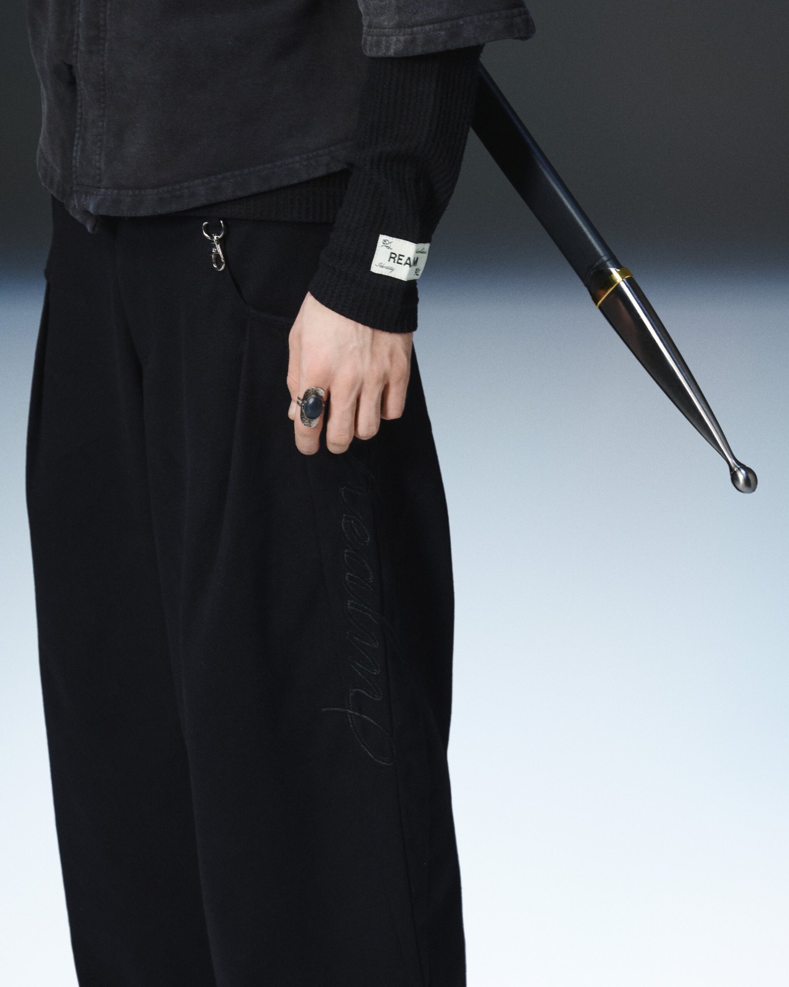 SIGNATURE PLEATED PANTS IN NIGHT